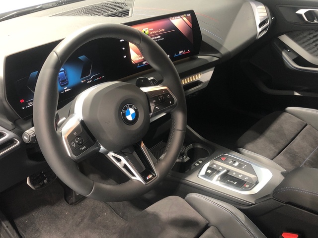 BMW Serie 1 120d color Azul. Año 2025. 120KW(163CV). Diésel. En concesionario Auto Premier, S.A. - GUADALAJARA de Guadalajara