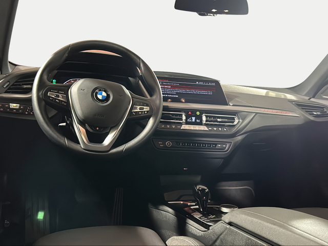 BMW Serie 2 218d Gran Coupe color Rojo. Año 2024. 110KW(150CV). Diésel. En concesionario San Pablo Motor | Su Eminencia de Sevilla