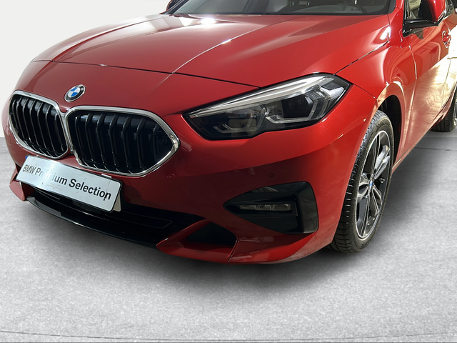 BMW Serie 2 218d Gran Coupe color Rojo. Año 2024. 110KW(150CV). Diésel. En concesionario San Pablo Motor | Su Eminencia de Sevilla