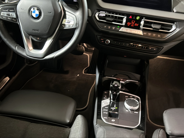 BMW Serie 2 218d Gran Coupe color Azul. Año 2024. 110KW(150CV). Diésel. En concesionario San Pablo Motor | Su Eminencia de Sevilla