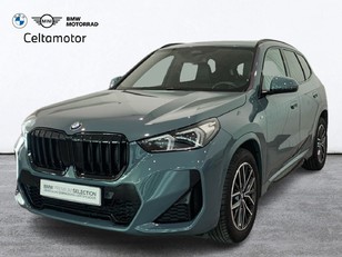 Fotos de BMW X1 sDrive18d color Verde. Año 2024. 110KW(150CV). Diésel. En concesionario Celtamotor Lalín de Pontevedra