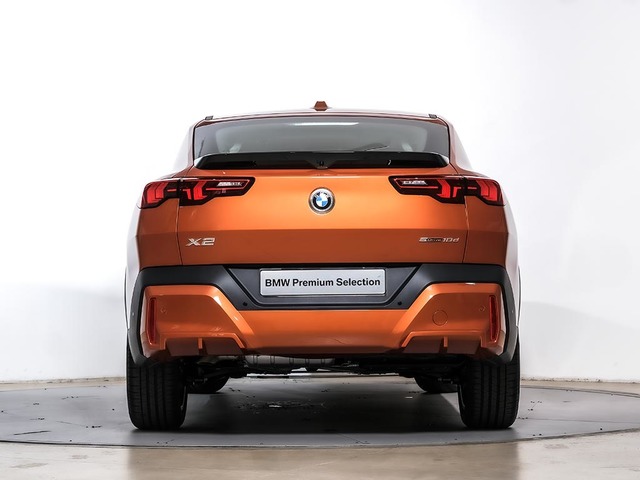 BMW X2 sDrive18d color Naranja. Año 2024. 110KW(150CV). Diésel. En concesionario Oliva Motor Tarragona de Tarragona