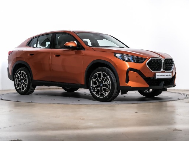 BMW X2 sDrive18d color Naranja. Año 2024. 110KW(150CV). Diésel. En concesionario Oliva Motor Tarragona de Tarragona
