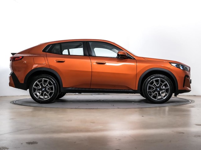 BMW X2 sDrive18d color Naranja. Año 2024. 110KW(150CV). Diésel. En concesionario Oliva Motor Tarragona de Tarragona