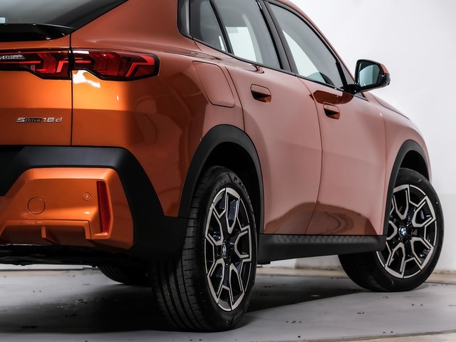 BMW X2 sDrive18d color Naranja. Año 2024. 110KW(150CV). Diésel. En concesionario Oliva Motor Tarragona de Tarragona