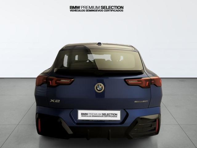 BMW X2 sDrive20i color Azul. Año 2024. 125KW(170CV). Gasolina. En concesionario Automotor Premium Velázquez - Málaga de Málaga