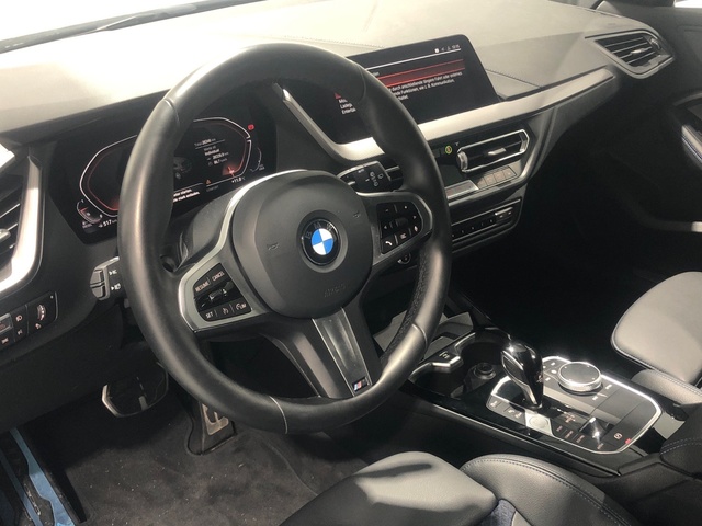 BMW Serie 1 118d color Gris. Año 2024. 110KW(150CV). Diésel. En concesionario Auto Premier, S.A. - MADRID de Madrid