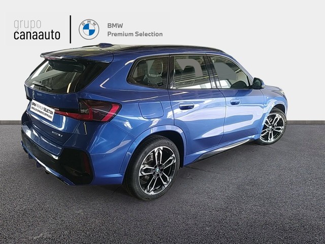 BMW X1 sDrive18d color Azul. Año 2023. 110KW(150CV). Diésel. En concesionario TACO de Sta. C. Tenerife