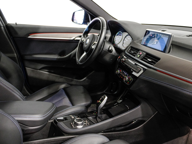 BMW X2 sDrive18i color Azul. Año 2022. 103KW(140CV). Gasolina. En concesionario Barcelona Premium -- GRAN VIA de Barcelona