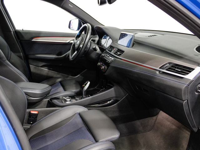 BMW X2 sDrive18i color Azul. Año 2022. 103KW(140CV). Gasolina. En concesionario Barcelona Premium -- GRAN VIA de Barcelona