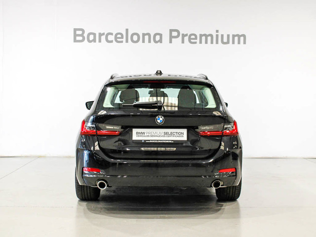 BMW Serie 3 318d Touring color Negro. Año 2025. 110KW(150CV). Diésel. En concesionario Barcelona Premium -- GRAN VIA de Barcelona