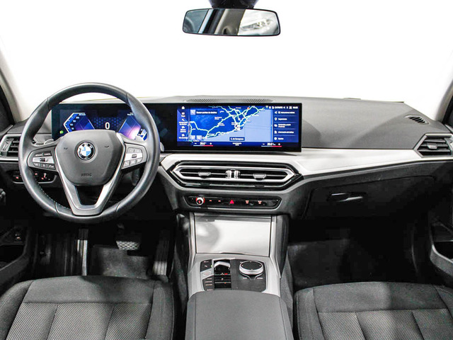 BMW Serie 3 318d Touring color Negro. Año 2025. 110KW(150CV). Diésel. En concesionario Barcelona Premium -- GRAN VIA de Barcelona