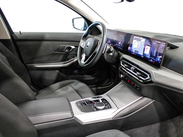 BMW Serie 3 318d Touring color Negro. Año 2025. 110KW(150CV). Diésel. En concesionario Barcelona Premium -- GRAN VIA de Barcelona