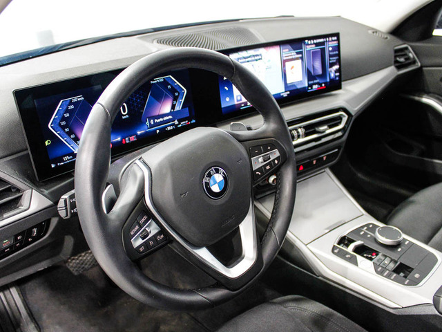 BMW Serie 3 318d Touring color Negro. Año 2025. 110KW(150CV). Diésel. En concesionario Barcelona Premium -- GRAN VIA de Barcelona