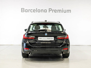 BMW Serie 3 318d Touring color Negro. Año 2025. 110KW(150CV). Diésel. En concesionario Barcelona Premium -- GRAN VIA de Barcelona