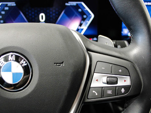 BMW Serie 3 318d Touring color Negro. Año 2025. 110KW(150CV). Diésel. En concesionario Barcelona Premium -- GRAN VIA de Barcelona