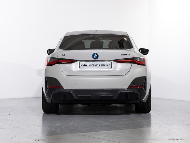 BMW i4 eDrive40 color Blanco. Año 2024. 250KW(340CV). Eléctrico. En concesionario Oliva Motor Girona de Girona