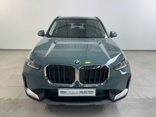 Fotos de BMW X1 sDrive18d color Verde. Año 2022. 110KW(150CV). Diésel. En concesionario Movitransa Cars Jerez de Cádiz