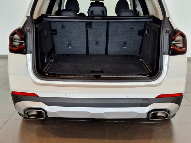 BMW X3 xDrive20d color Blanco. Año 2021. 140KW(190CV). Diésel. En concesionario Tormes Motor de Salamanca