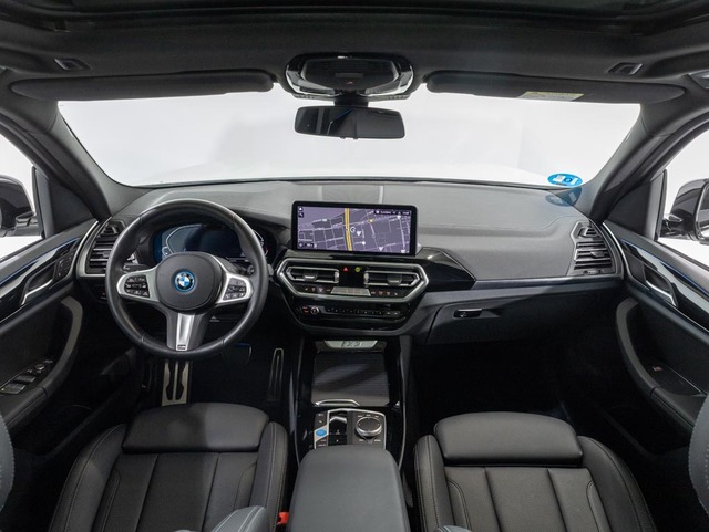 BMW iX3 M Sport color Blanco. Año 2024. 210KW(286CV). Eléctrico. En concesionario Oliva Motor Girona de Girona