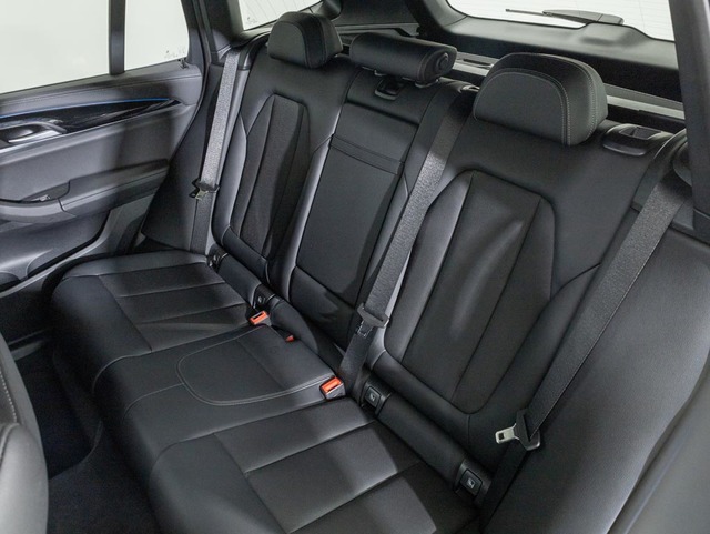 BMW iX3 M Sport color Blanco. Año 2024. 210KW(286CV). Eléctrico. En concesionario Oliva Motor Girona de Girona