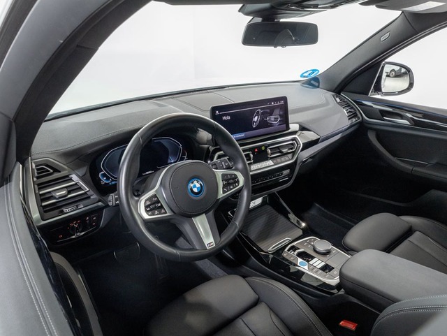 BMW iX3 M Sport color Blanco. Año 2024. 210KW(286CV). Eléctrico. En concesionario Oliva Motor Girona de Girona