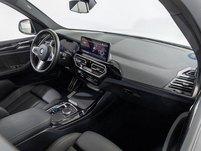 BMW iX3 M Sport color Blanco. Año 2024. 210KW(286CV). Eléctrico. En concesionario Oliva Motor Girona de Girona