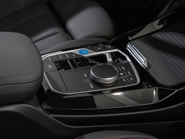 BMW iX3 M Sport color Blanco. Año 2024. 210KW(286CV). Eléctrico. En concesionario Oliva Motor Girona de Girona