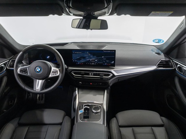 BMW i4 eDrive40 color Blanco. Año 2024. 250KW(340CV). Eléctrico. En concesionario Oliva Motor Girona de Girona