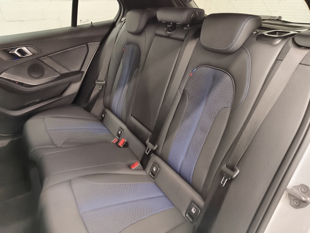 BMW Serie 1 118d color Blanco. Año 2024. 110KW(150CV). Diésel. En concesionario Autoberón de La Rioja