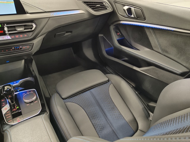 BMW Serie 1 118d color Blanco. Año 2024. 110KW(150CV). Diésel. En concesionario Autoberón de La Rioja