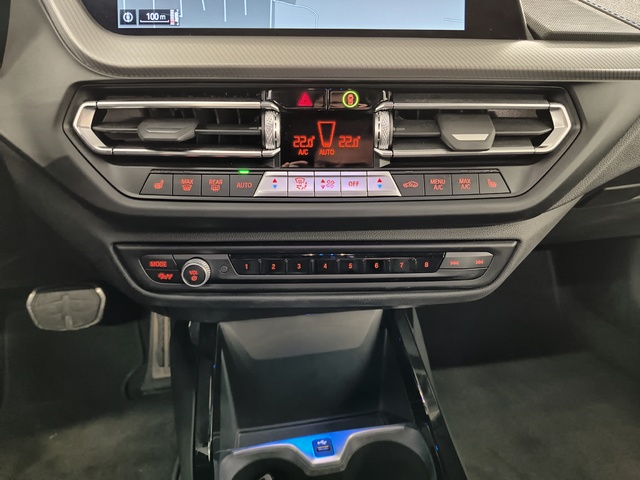 BMW Serie 1 118d color Blanco. Año 2024. 110KW(150CV). Diésel. En concesionario Autoberón de La Rioja