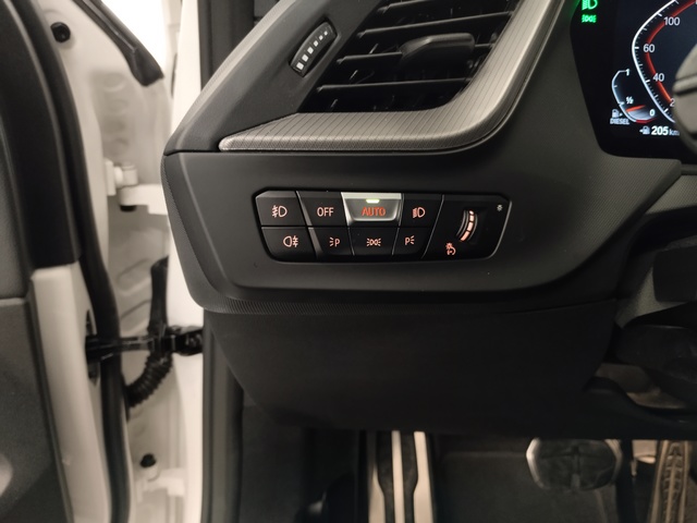 BMW Serie 1 118d color Blanco. Año 2024. 110KW(150CV). Diésel. En concesionario Autoberón de La Rioja