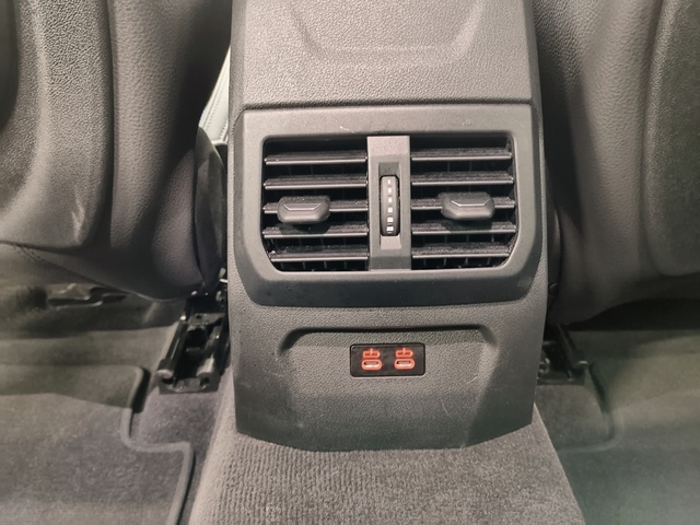 BMW Serie 1 118d color Blanco. Año 2024. 110KW(150CV). Diésel. En concesionario Autoberón de La Rioja