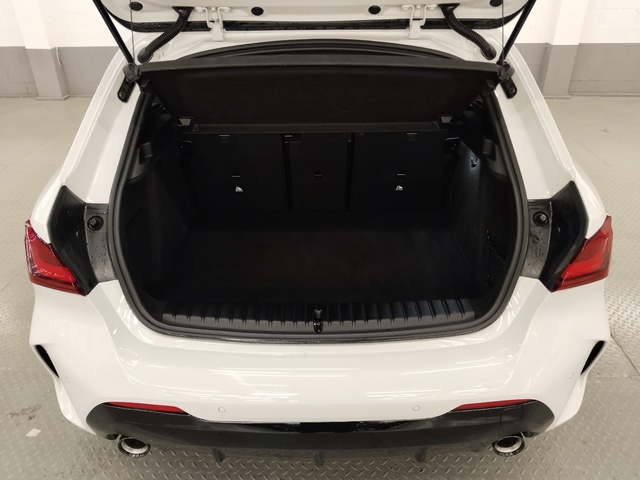 BMW Serie 1 118d color Blanco. Año 2024. 110KW(150CV). Diésel. En concesionario Autoberón de La Rioja