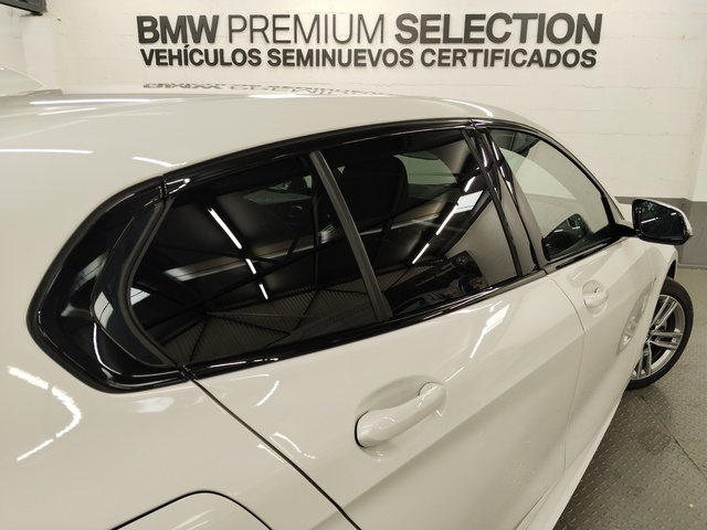 BMW Serie 1 118d color Blanco. Año 2024. 110KW(150CV). Diésel. En concesionario Autoberón de La Rioja