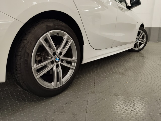 BMW Serie 1 118d color Blanco. Año 2024. 110KW(150CV). Diésel. En concesionario Autoberón de La Rioja