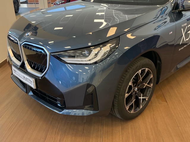 BMW X3 xDrive20d color Azul. Año 2025. 145KW(197CV). Diésel. En concesionario Bernesga Motor Ponferrada (Bmw y Mini) de León