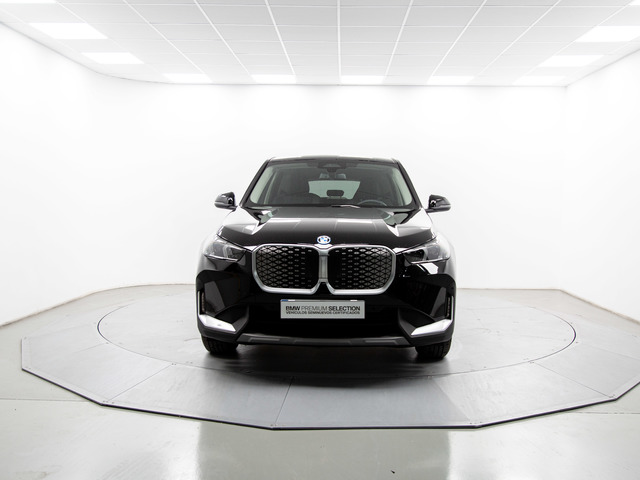 BMW iX1 eDrive20 color Negro. Año 2025. 150KW(204CV). Eléctrico. En concesionario Móvil Begar Alicante de Alicante