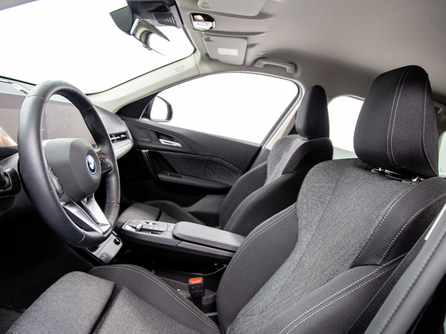BMW iX1 eDrive20 color Negro. Año 2025. 150KW(204CV). Eléctrico. En concesionario Móvil Begar Alicante de Alicante
