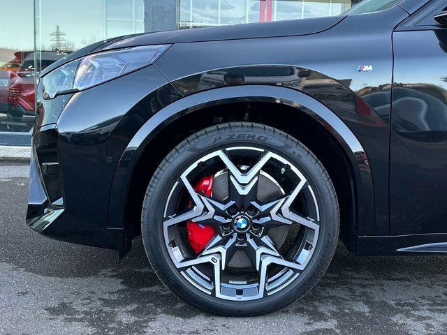 BMW X2 sDrive18d color Negro. Año 2024. 110KW(150CV). Diésel. En concesionario Triocar Avilés (Bmw y Mini) de Asturias