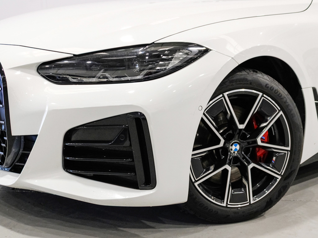 BMW Serie 4 420i Gran Coupe color Blanco. Año 2024. 135KW(184CV). Gasolina. En concesionario Barcelona Premium -- GRAN VIA de Barcelona
