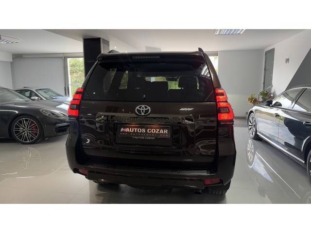 Toyota Land Cruiser 2.8 D-4D VX Auto 150 kW (204 CV)