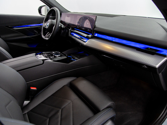 BMW i5 eDrive40 color Gris. Año 2025. 250KW(340CV). Eléctrico. En concesionario Móvil Begar Alicante de Alicante