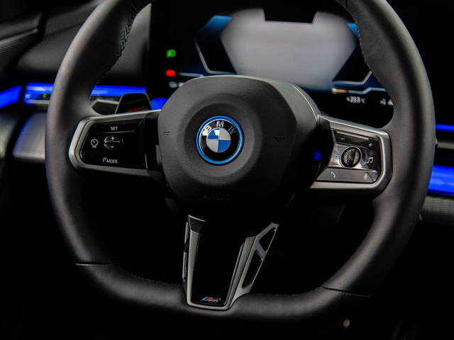 BMW i5 eDrive40 color Gris. Año 2025. 250KW(340CV). Eléctrico. En concesionario Móvil Begar Alicante de Alicante