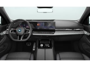 Fotos de BMW i5 eDrive40 color Gris. Año 2025. 250KW(340CV). Eléctrico. En concesionario Móvil Begar Alicante de Alicante