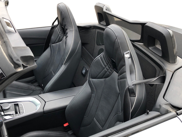BMW Z4 sDrive20i Cabrio color Gris. Año 2024. 145KW(197CV). Gasolina. En concesionario Vehinter Getafe de Madrid