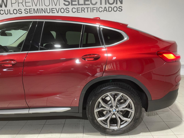 BMW X4 xDrive20d color Rojo. Año 2020. 140KW(190CV). Diésel. En concesionario Hispamovil, Torrevieja de Alicante