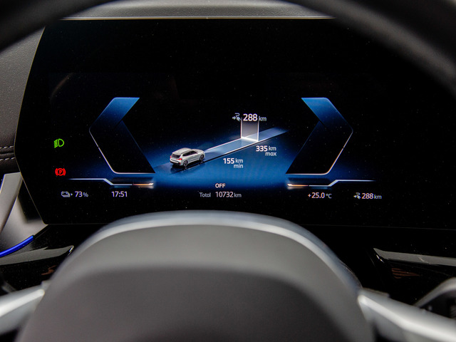 BMW iX1 eDrive20 color Blanco. Año 2025. 150KW(204CV). Eléctrico. En concesionario Móvil Begar Alicante de Alicante