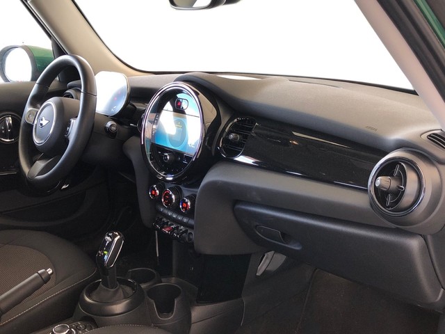 fotoG 7 del MINI MINI 5 Puertas Cooper 100 kW (136 CV) 136cv Gasolina del 2024 en Madrid